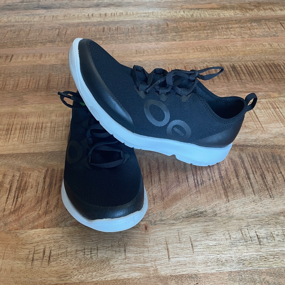 Woman’s OOFOS Shoes